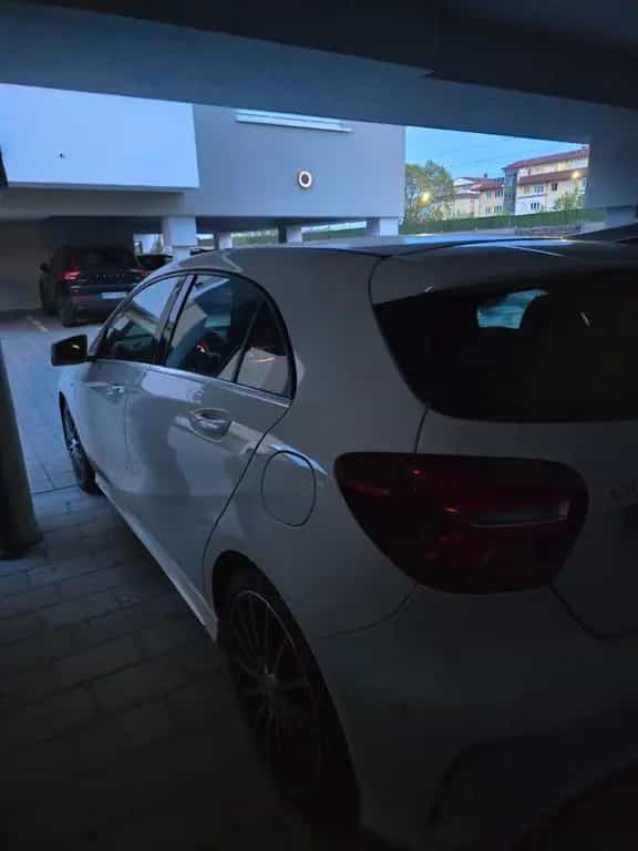Mercedes-Benz A-Class 180 (BlueEFFICIENCY) 7G-DCT AMG Sport 04/2017-photo-3
