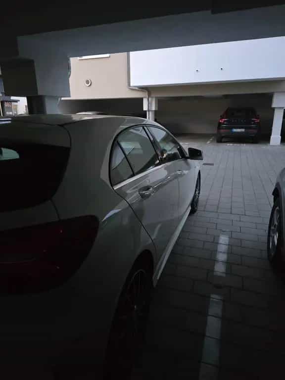 Mercedes-Benz A-Class 180 (BlueEFFICIENCY) 7G-DCT AMG Sport 04/2017-photo-4