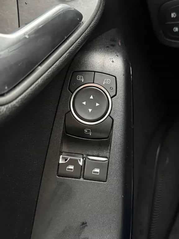 Ford Fiesta 1,0 EcoBoost 74kW Cool & Connect Auto... 05/2017-photo-9