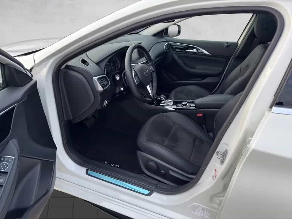 Infiniti Q30 1.6 16V Luxe Tech|Panorama|Kamera|BOSE|DAB 03/2020-photo-10
