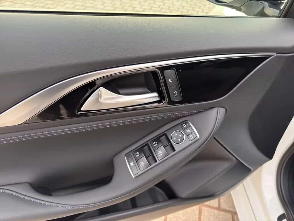 Infiniti Q30 1.6 16V Luxe Tech|Panorama|Kamera|BOSE|DAB 03/2020-photo-11