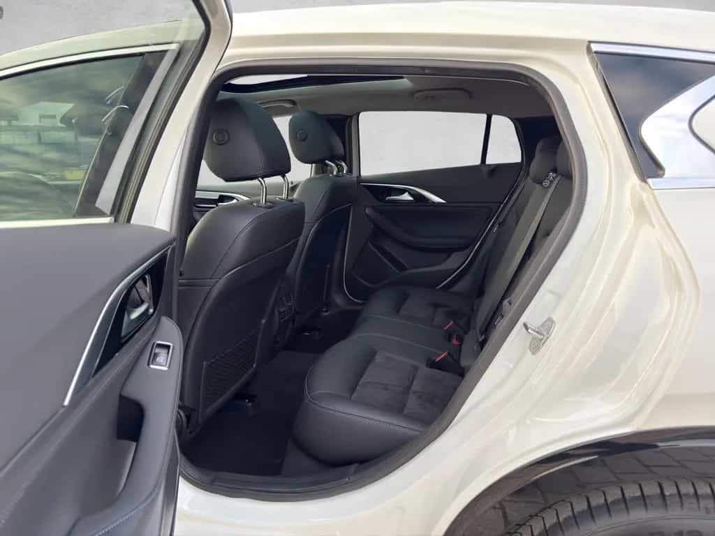 Infiniti Q30 1.6 16V Luxe Tech|Panorama|Kamera|BOSE|DAB 03/2020-photo-12