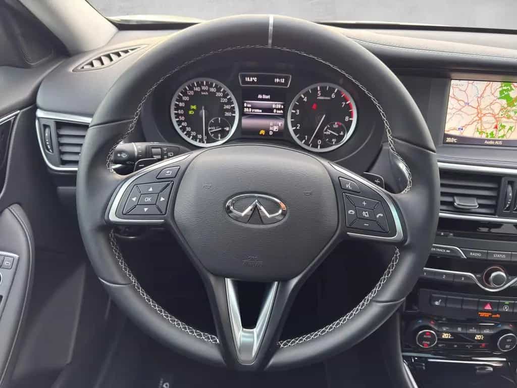 Infiniti Q30 1.6 16V Luxe Tech|Panorama|Kamera|BOSE|DAB 03/2020-photo-15