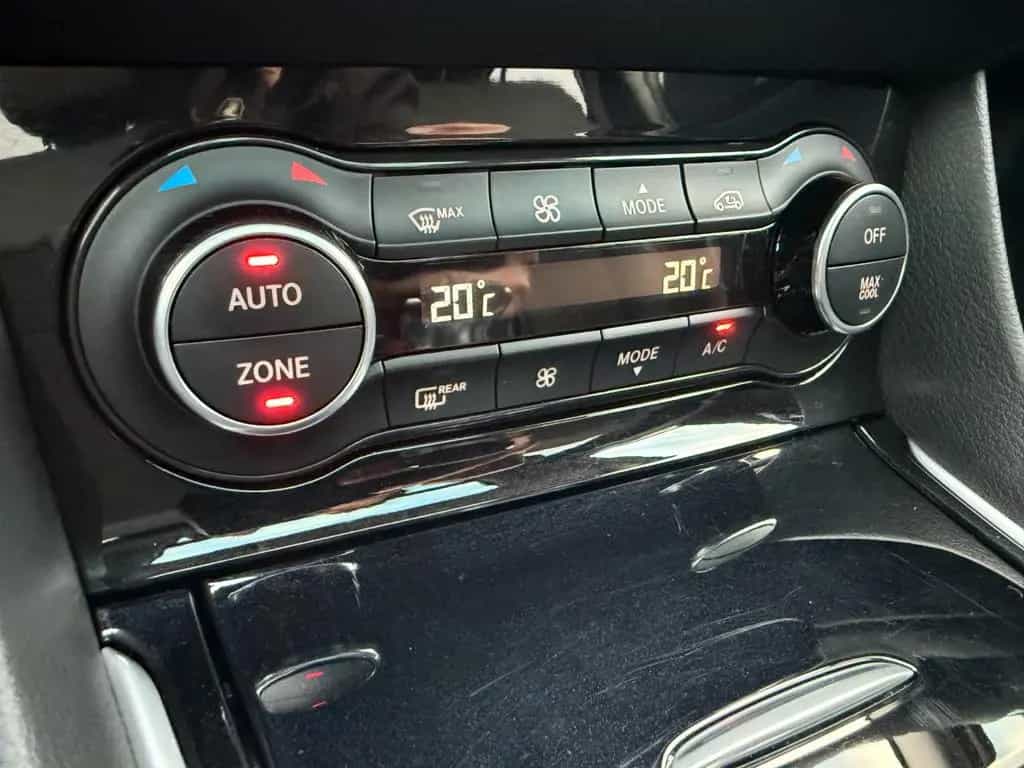 Infiniti Q30 1.6 16V Luxe Tech|Panorama|Kamera|BOSE|DAB 03/2020-photo-17
