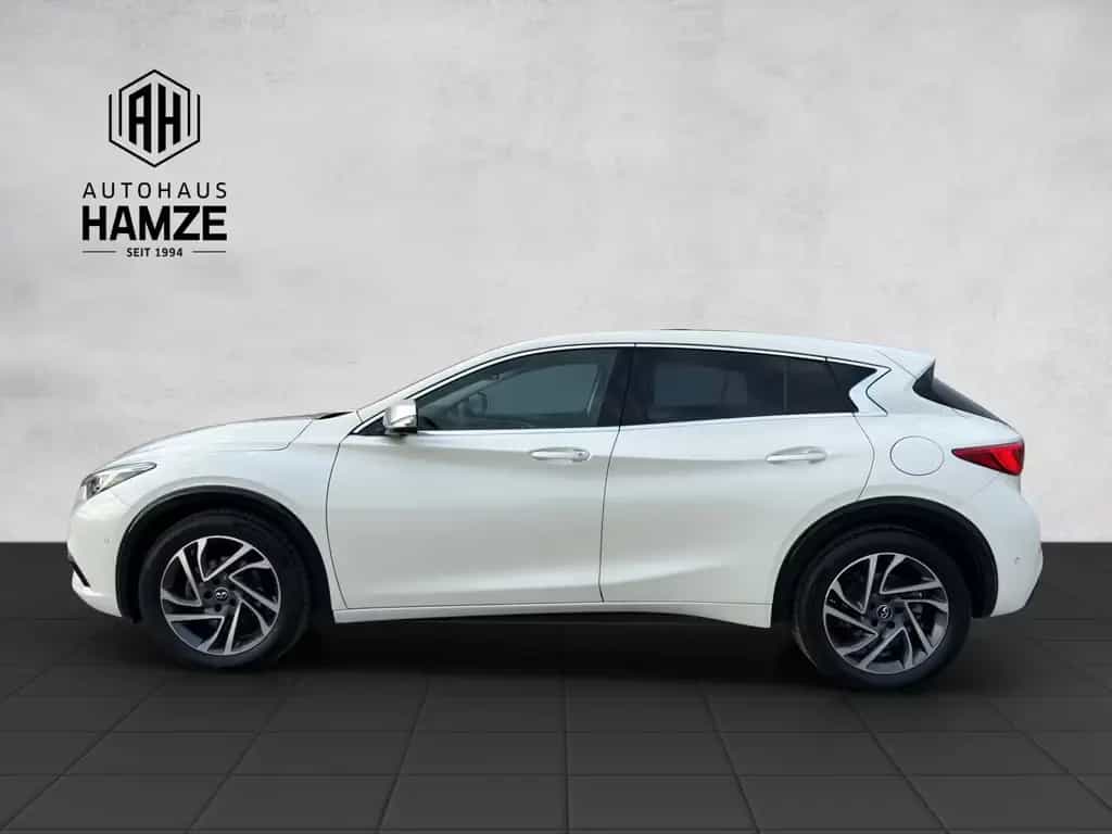 Infiniti Q30 1.6 16V Luxe Tech|Panorama|Kamera|BOSE|DAB 03/2020-photo-2