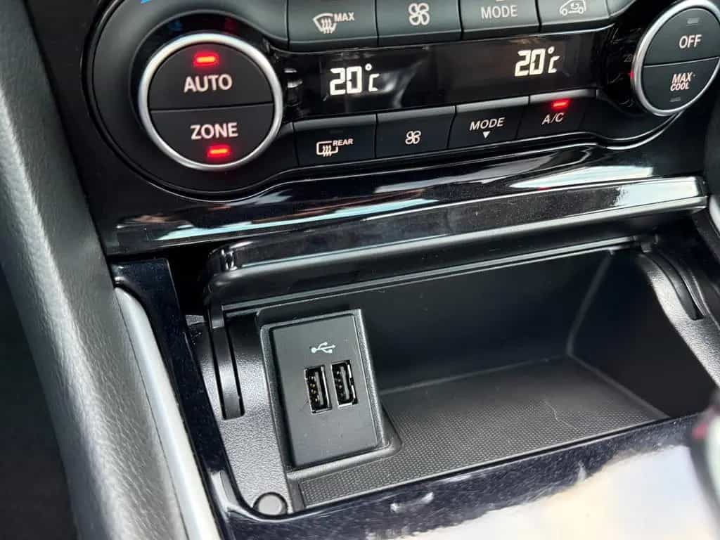 Infiniti Q30 1.6 16V Luxe Tech|Panorama|Kamera|BOSE|DAB 03/2020-photo-20