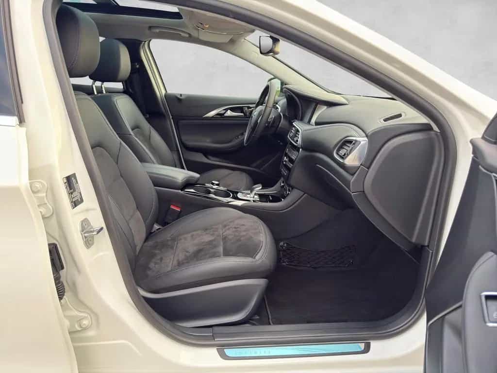 Infiniti Q30 1.6 16V Luxe Tech|Panorama|Kamera|BOSE|DAB 03/2020-photo-32