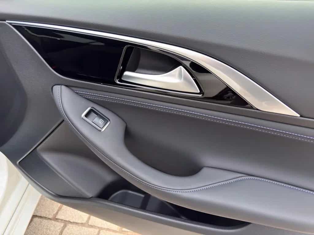 Infiniti Q30 1.6 16V Luxe Tech|Panorama|Kamera|BOSE|DAB 03/2020-photo-33