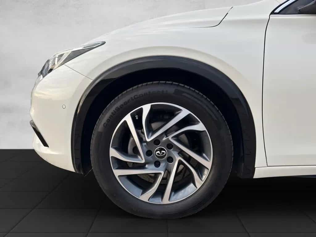 Infiniti Q30 1.6 16V Luxe Tech|Panorama|Kamera|BOSE|DAB 03/2020-photo-38