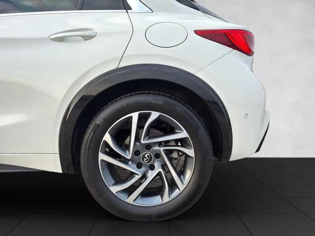 Infiniti Q30 1.6 16V Luxe Tech|Panorama|Kamera|BOSE|DAB 03/2020-photo-39