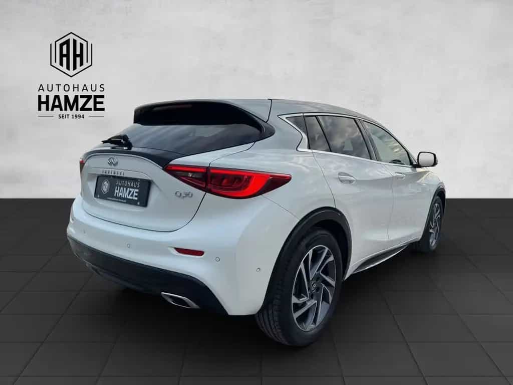 Infiniti Q30 1.6 16V Luxe Tech|Panorama|Kamera|BOSE|DAB 03/2020-photo-5