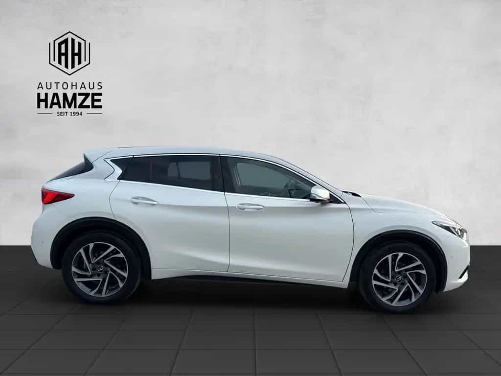 Infiniti Q30 1.6 16V Luxe Tech|Panorama|Kamera|BOSE|DAB 03/2020-photo-6
