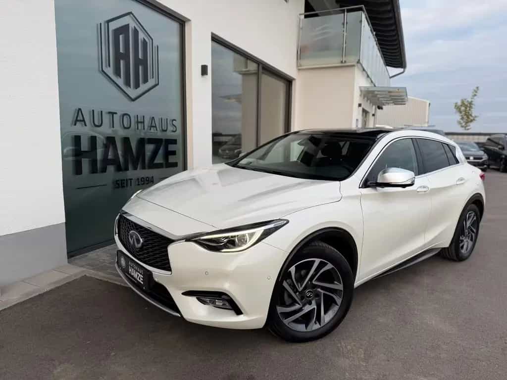 Infiniti Q30 1.6 16V Luxe Tech|Panorama|Kamera|BOSE|DAB 03/2020-photo-9