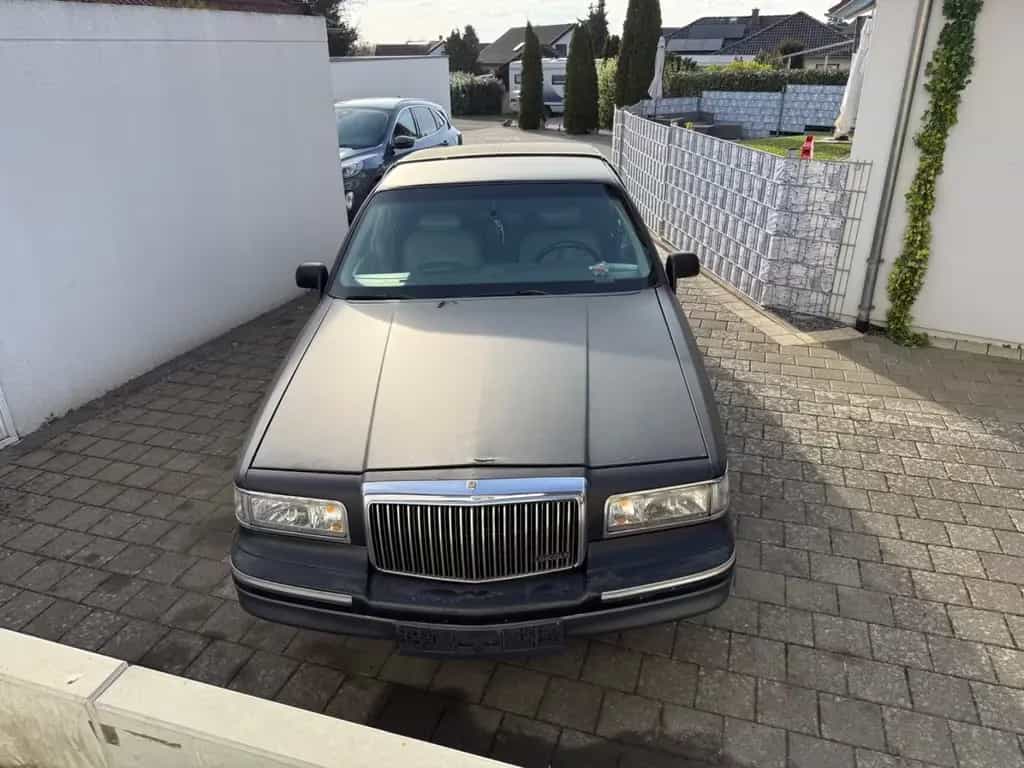 Lincoln Town Car 07/1997-photo-0