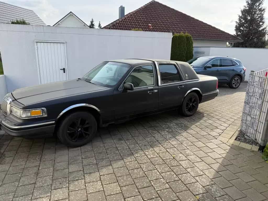 Lincoln Town Car 07/1997-photo-1