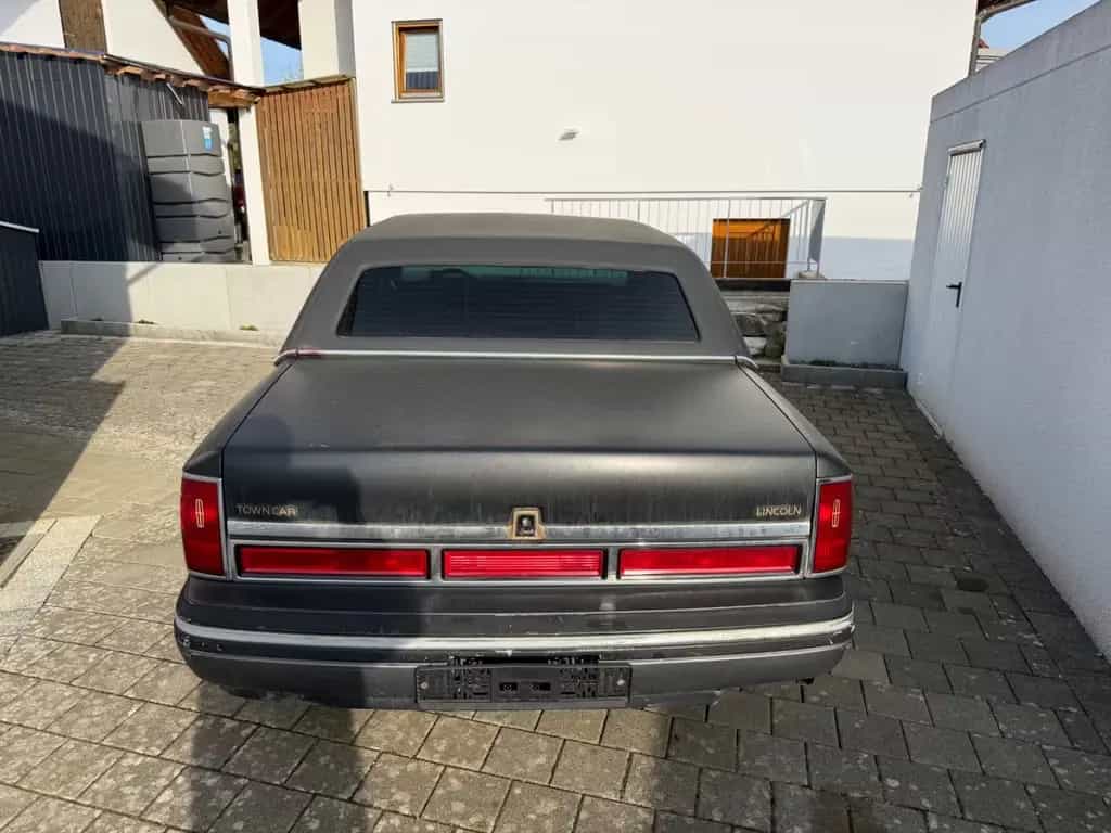 Lincoln Town Car 07/1997-photo-3