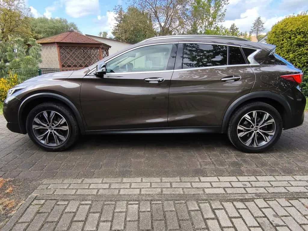 Infiniti QX30 2.2d DCT AWD Premium Pano 360° AHK 01/2016-photo-1