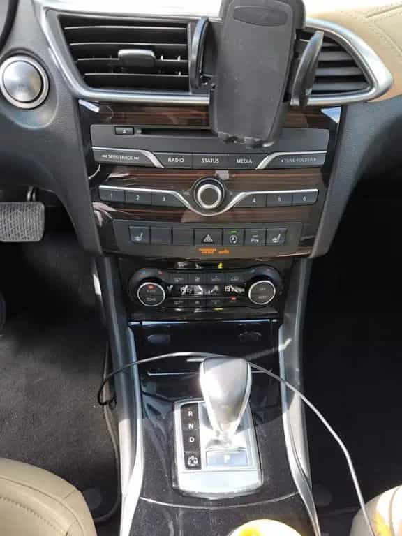 Infiniti QX30 2.2d DCT AWD Premium Pano 360° AHK 01/2016-photo-10