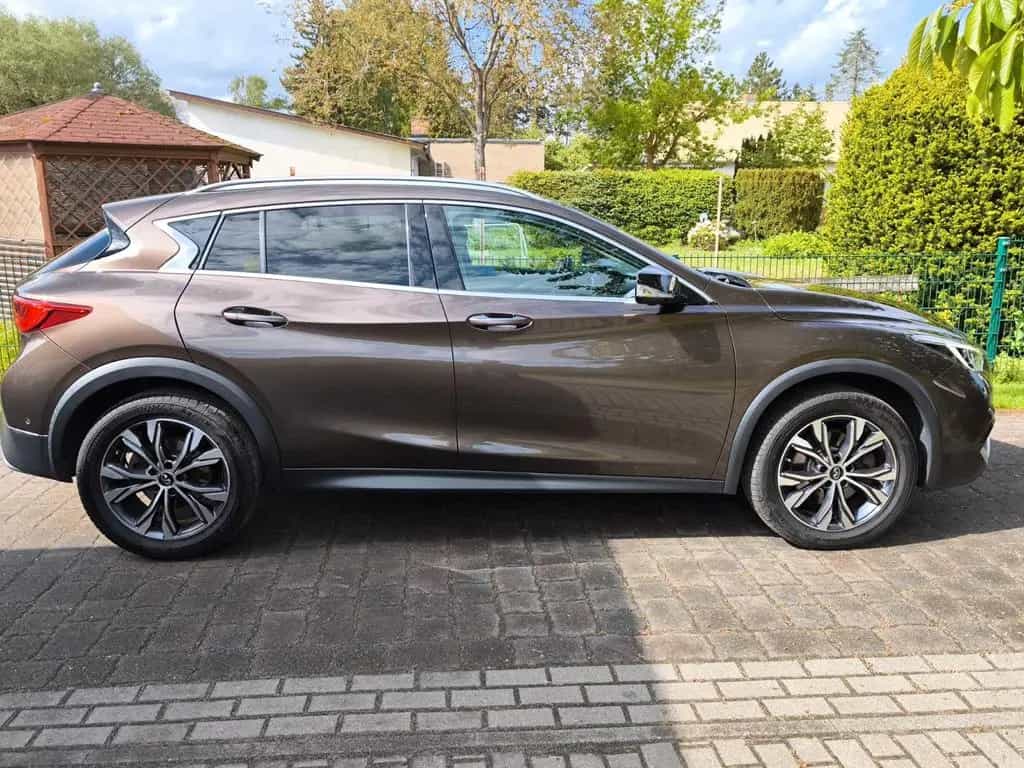 Infiniti QX30 2.2d DCT AWD Premium Pano 360° AHK 01/2016-photo-2