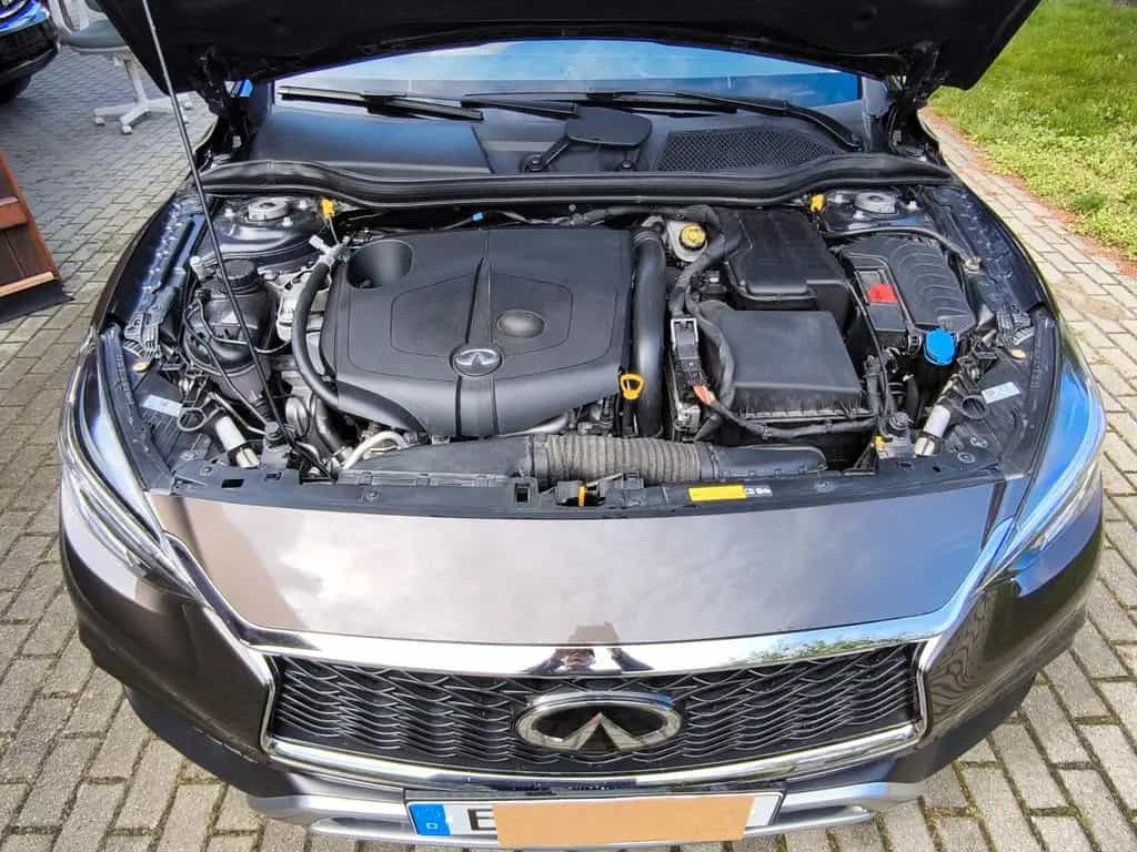 Infiniti QX30 2.2d DCT AWD Premium Pano 360° AHK 01/2016-photo-4
