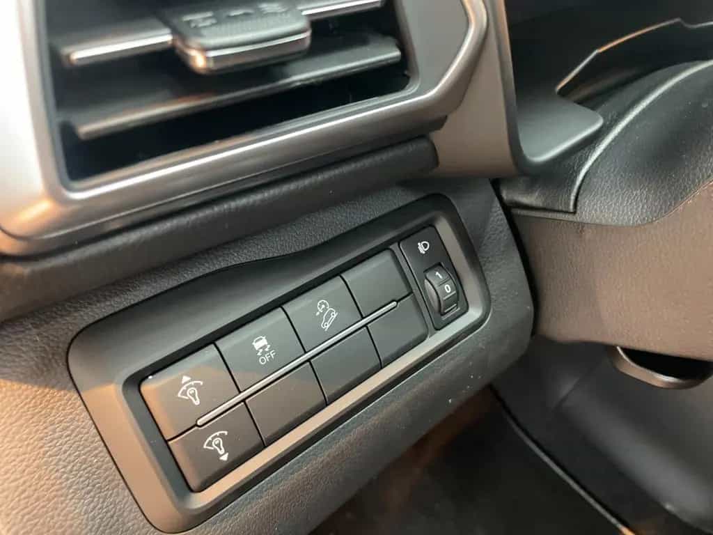 KGM Tivoli Nomad 1.5 T 163 PS Navi/Kamera/PDC 04/2026-photo-25