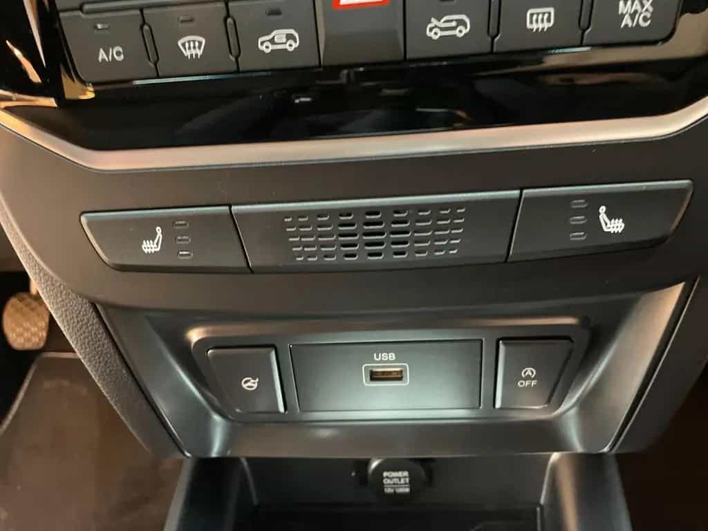 KGM Tivoli Nomad 1.5 T 163 PS Navi/Kamera/PDC 04/2026-photo-30