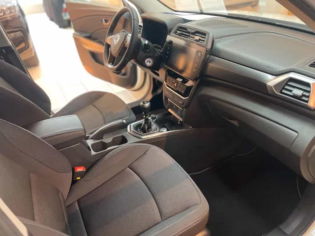 KGM Tivoli Nomad 1.5 T 163 PS Navi/Kamera/PDC 04/2026-photo-40
