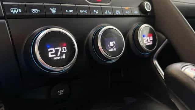 Jaguar E-Pace *ACC*AWD*AUTOMATIK*PANO*NAVI* 01/2019-photo-32