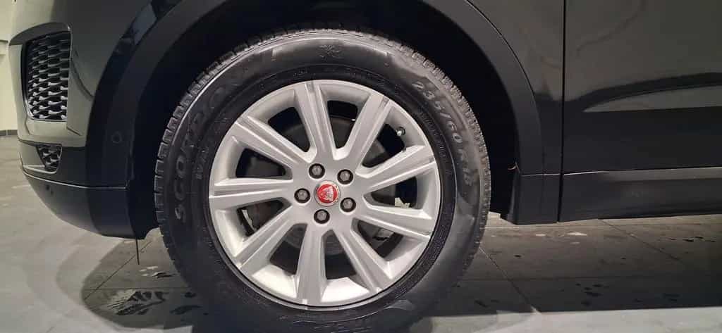 Jaguar E-Pace E-PACE Basis AWD 04/2018-photo-10