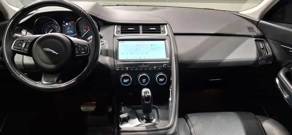 Jaguar E-Pace E-PACE Basis AWD 04/2018-photo-11