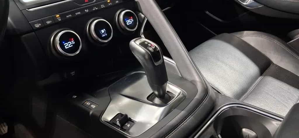 Jaguar E-Pace E-PACE Basis AWD 04/2018-photo-16