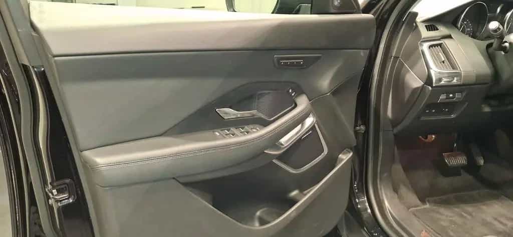 Jaguar E-Pace E-PACE Basis AWD 04/2018-photo-17