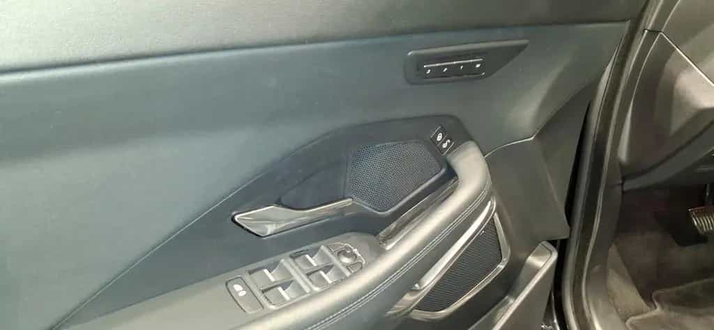 Jaguar E-Pace E-PACE Basis AWD 04/2018-photo-18