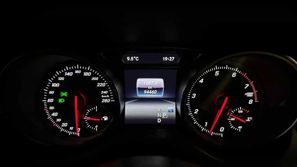 Mercedes-Benz CLA-Class 200 - AMG Line|Pano|Aut|LED|NAVI|SHZ|TÜV neu 04/2018-photo-2