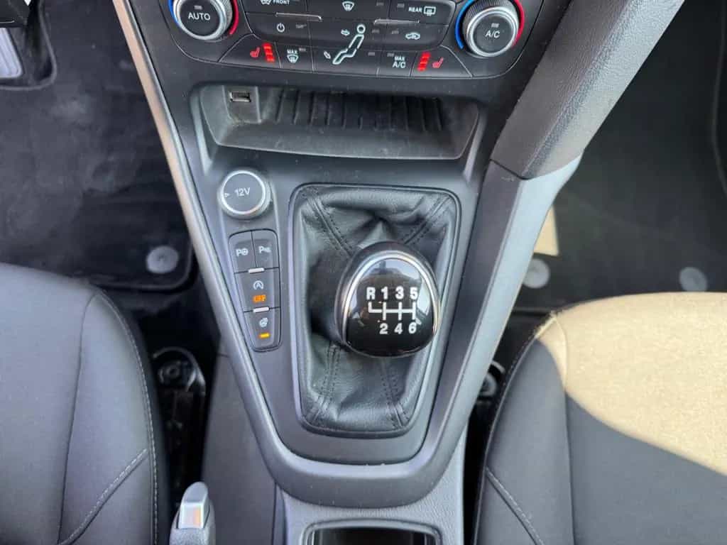 Ford Focus Turnier Cool & Connect TOP/TÜV 05/2027/+++ 05/2018-photo-13