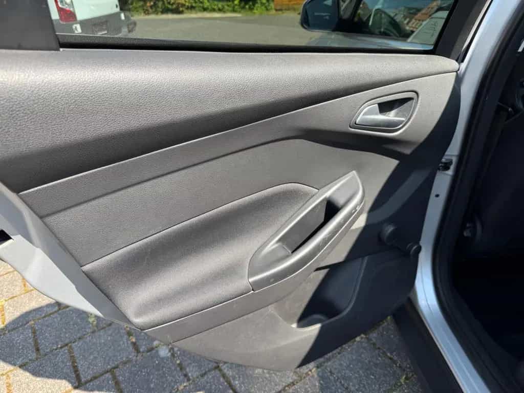 Ford Focus Turnier Cool & Connect TOP/TÜV 05/2027/+++ 05/2018-photo-15