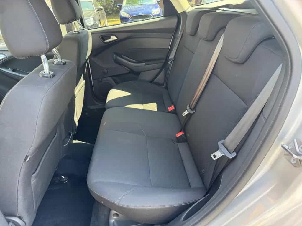 Ford Focus Turnier Cool & Connect TOP/TÜV 05/2027/+++ 05/2018-photo-16