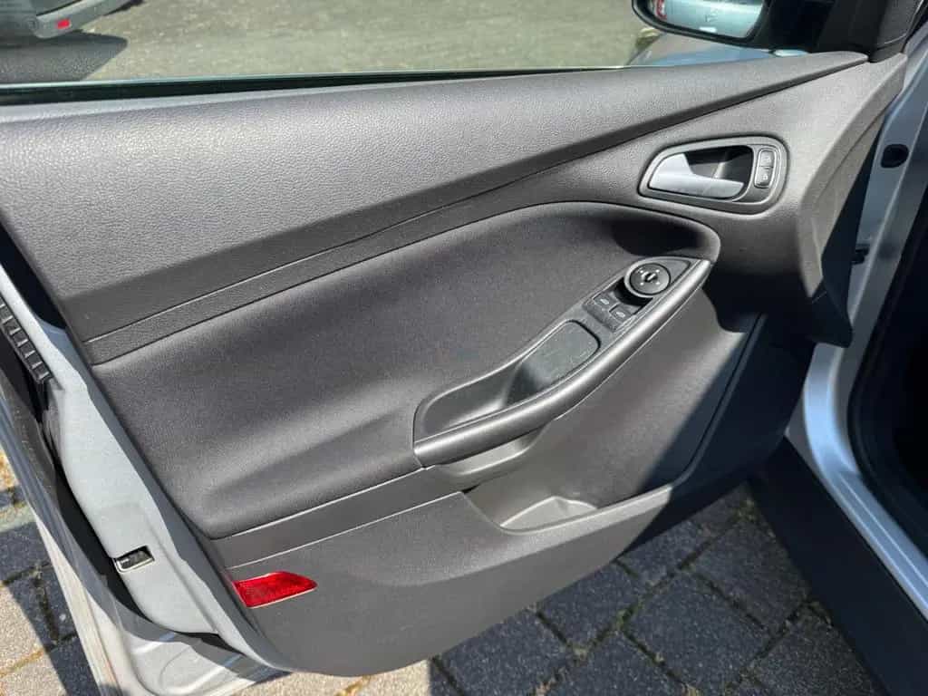 Ford Focus Turnier Cool & Connect TOP/TÜV 05/2027/+++ 05/2018-photo-6