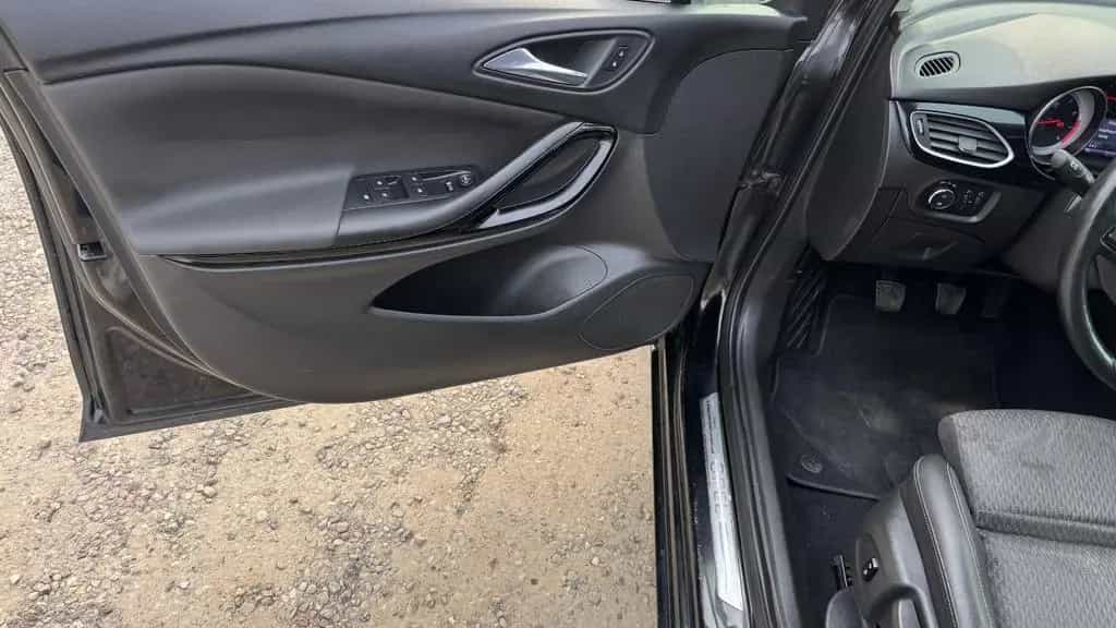 Opel Astra ST 1.4 DI Turbo Edition 110kW*Tüv Neu*Ahk* 09/2017-photo-16