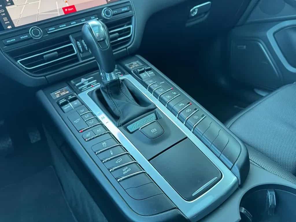 Porsche Macan Turbo*SPORT-DESIGN*LED*PANO*BOSE*KAM*LUFT* 11/2020-photo-12