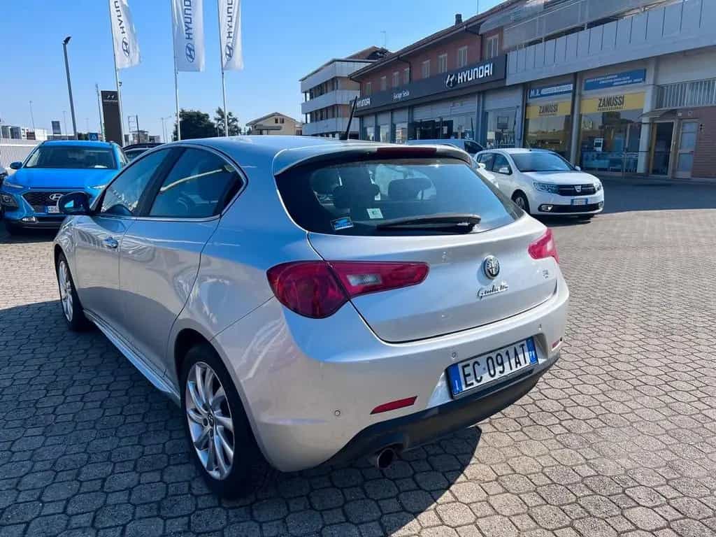 Alfa Romeo Giulietta 1.4 Turbo MultiAir Distinct 06/2010-photo-4