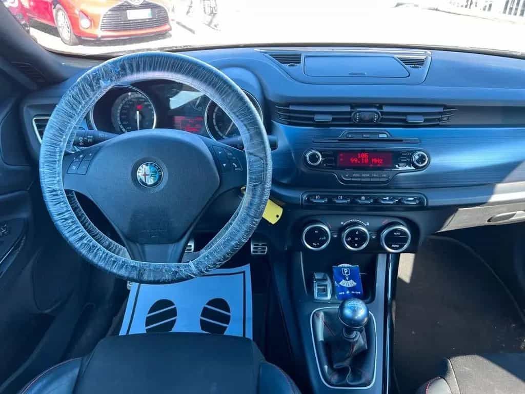 Alfa Romeo Giulietta 1.4 Turbo MultiAir Distinct 06/2010-photo-9