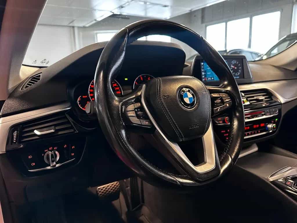 BMW 5 Series 530d xDrive lim. 06/2017-photo-10