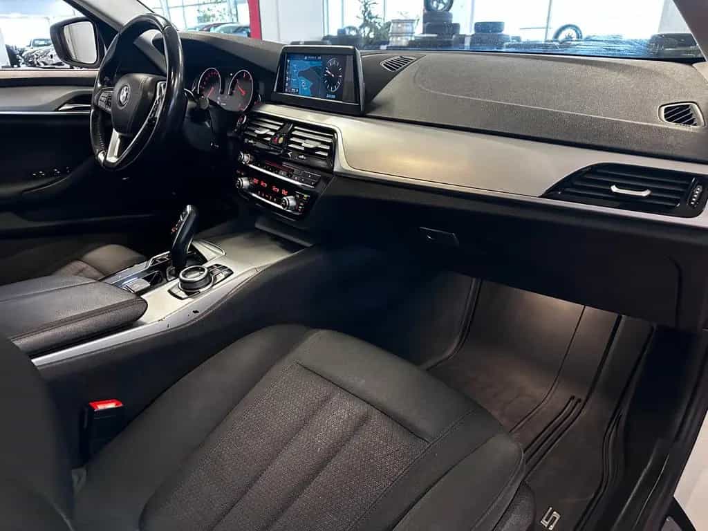 BMW 5 Series 530d xDrive lim. 06/2017-photo-13