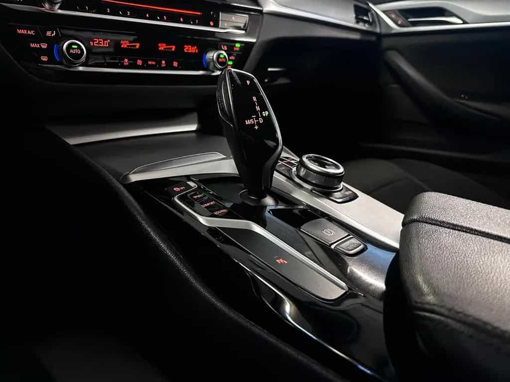 BMW 5 Series 530d xDrive lim. 06/2017-photo-19