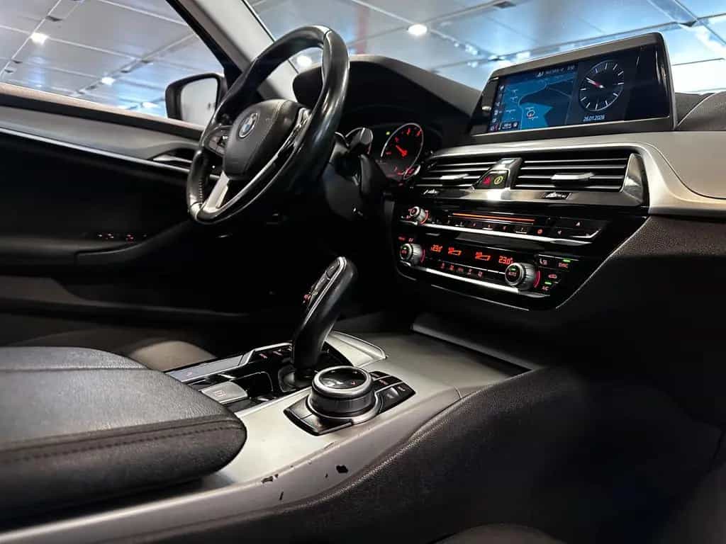 BMW 5 Series 530d xDrive lim. 06/2017-photo-20