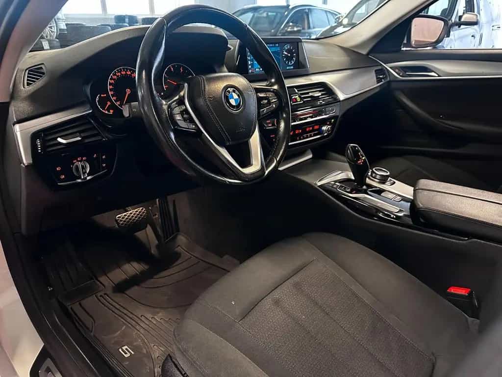 BMW 5 Series 530d xDrive lim. 06/2017-photo-9