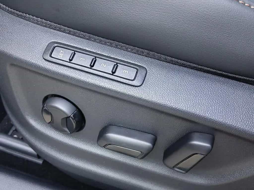 Cupra Ateca VZ Tribe Edition 2.0 TSI 221 kW *PANO*4Dri 03/2026-photo-13