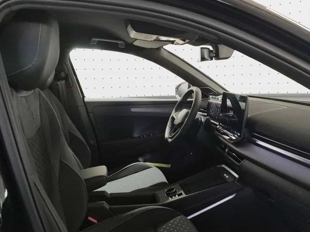 Volkswagen T-Roc 1.5 eTSI DSG R-Line AHK*DIGI*HUD*APP*RFK* 02/2026-photo-4