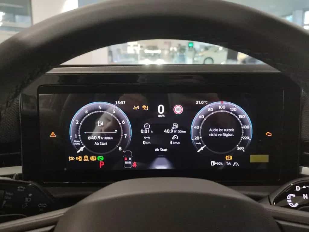 Volkswagen T-Roc 1.5 eTSI DSG R-Line AHK*DIGI*HUD*APP*RFK* 02/2026-photo-9